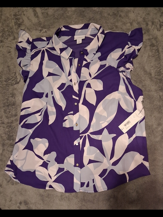 Liz Claiborne Tops - Liz Claiborne White And Purple Floral Cap Sleeve Button Front Top